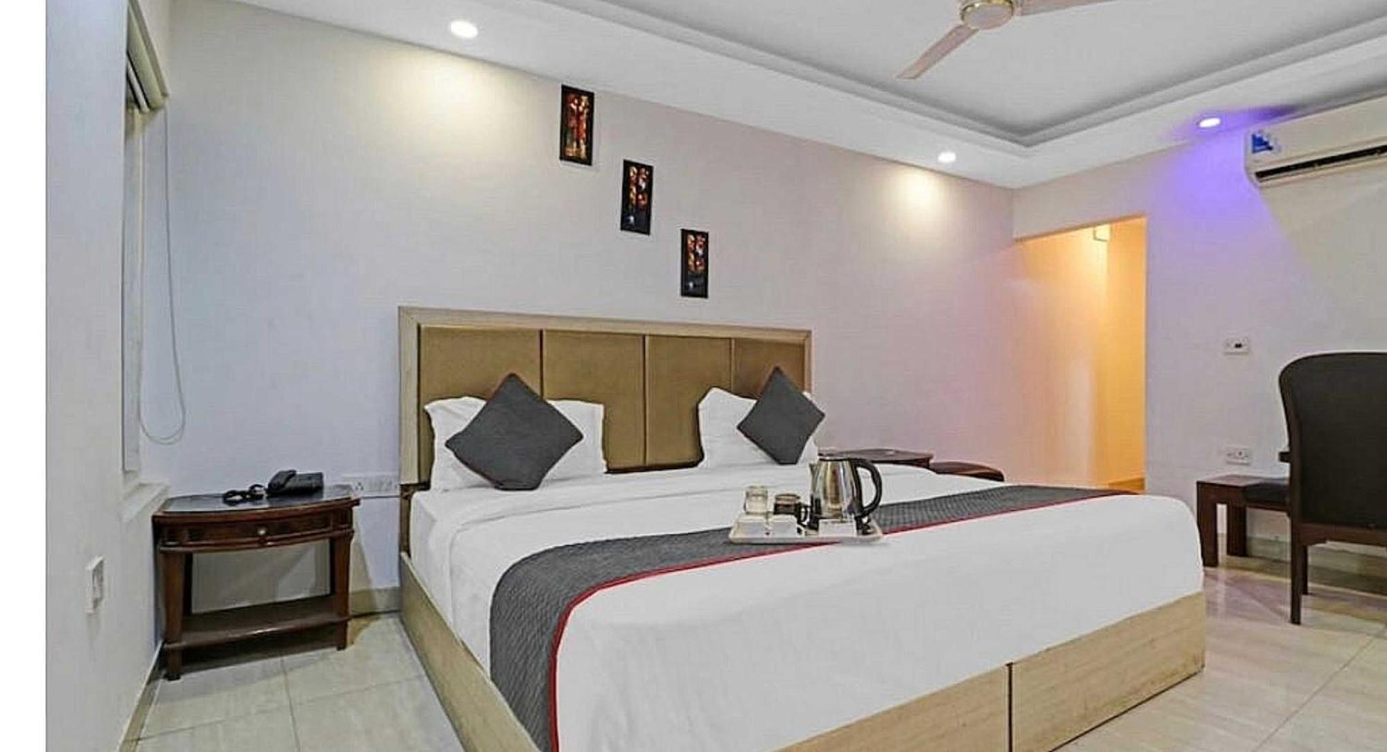 Super Hotel O Mahal Nuova Delhi Esterno foto