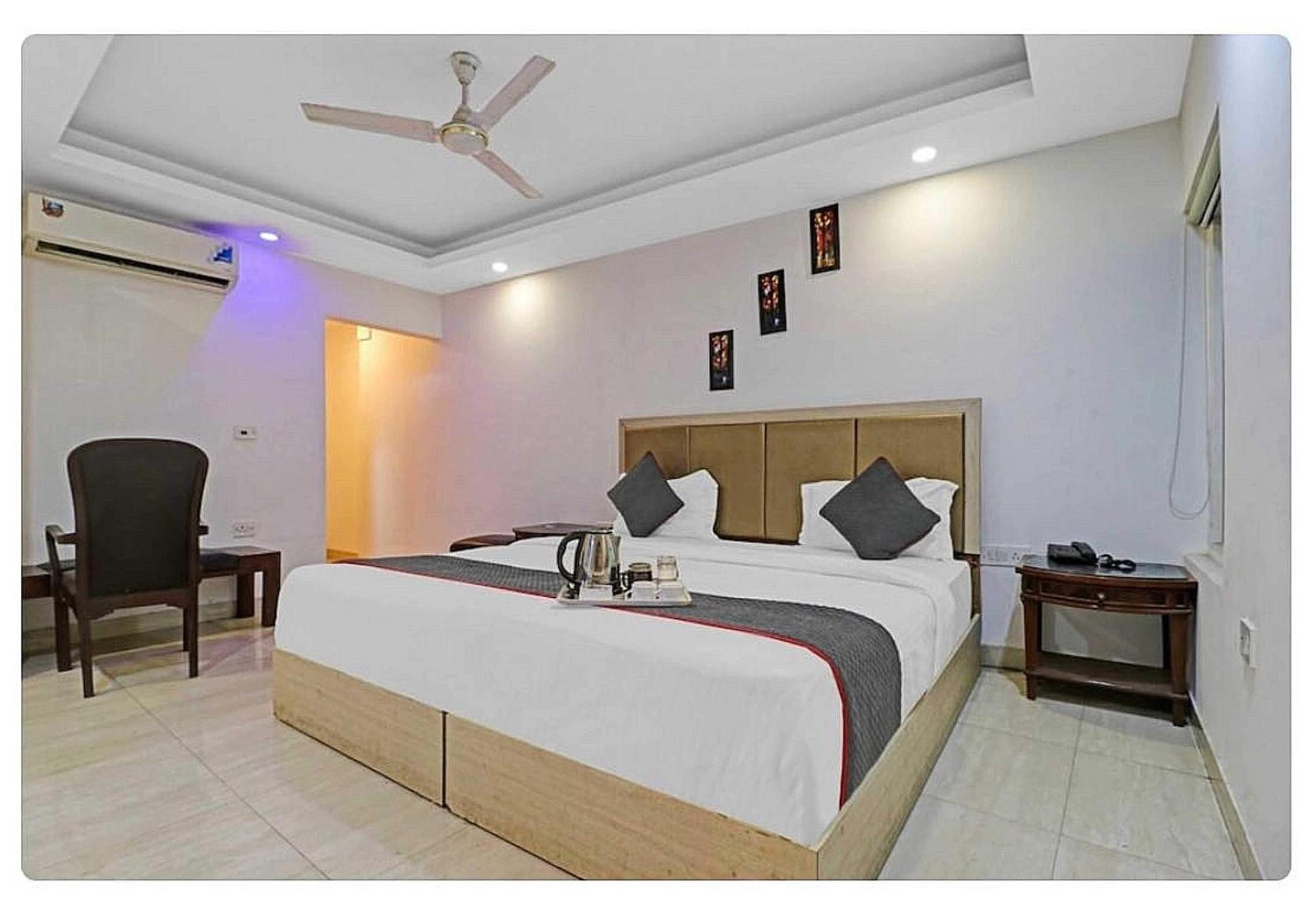 Super Hotel O Mahal Nuova Delhi Esterno foto