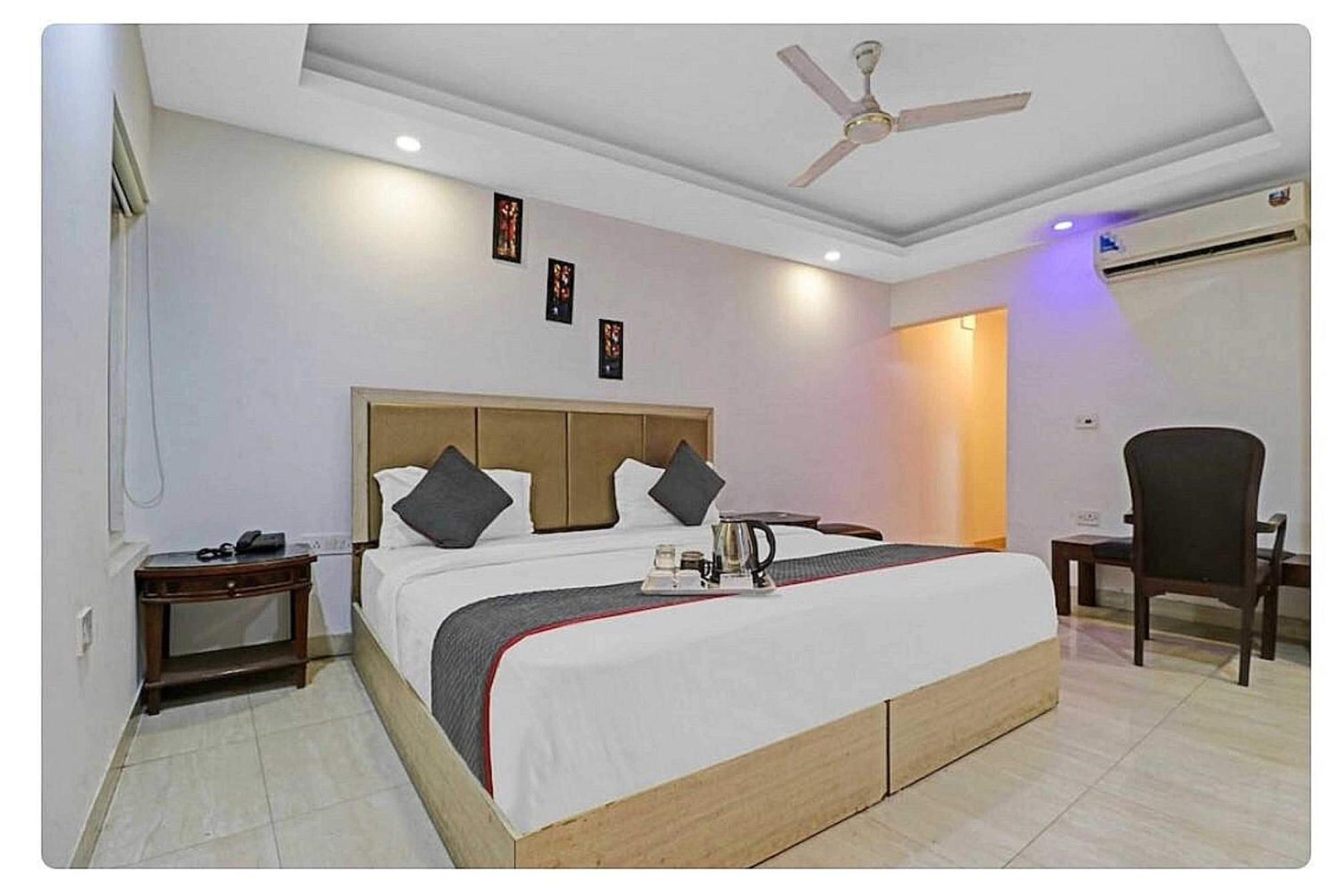 Super Hotel O Mahal Nuova Delhi Esterno foto