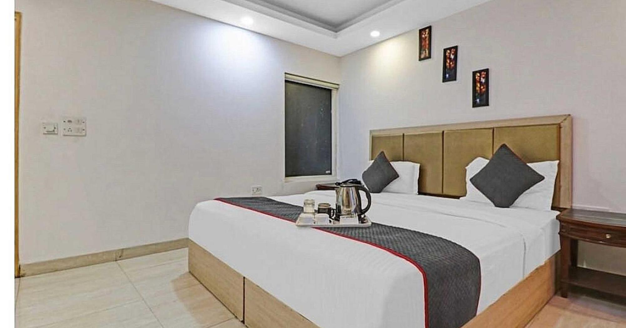 Super Hotel O Mahal Nuova Delhi Esterno foto