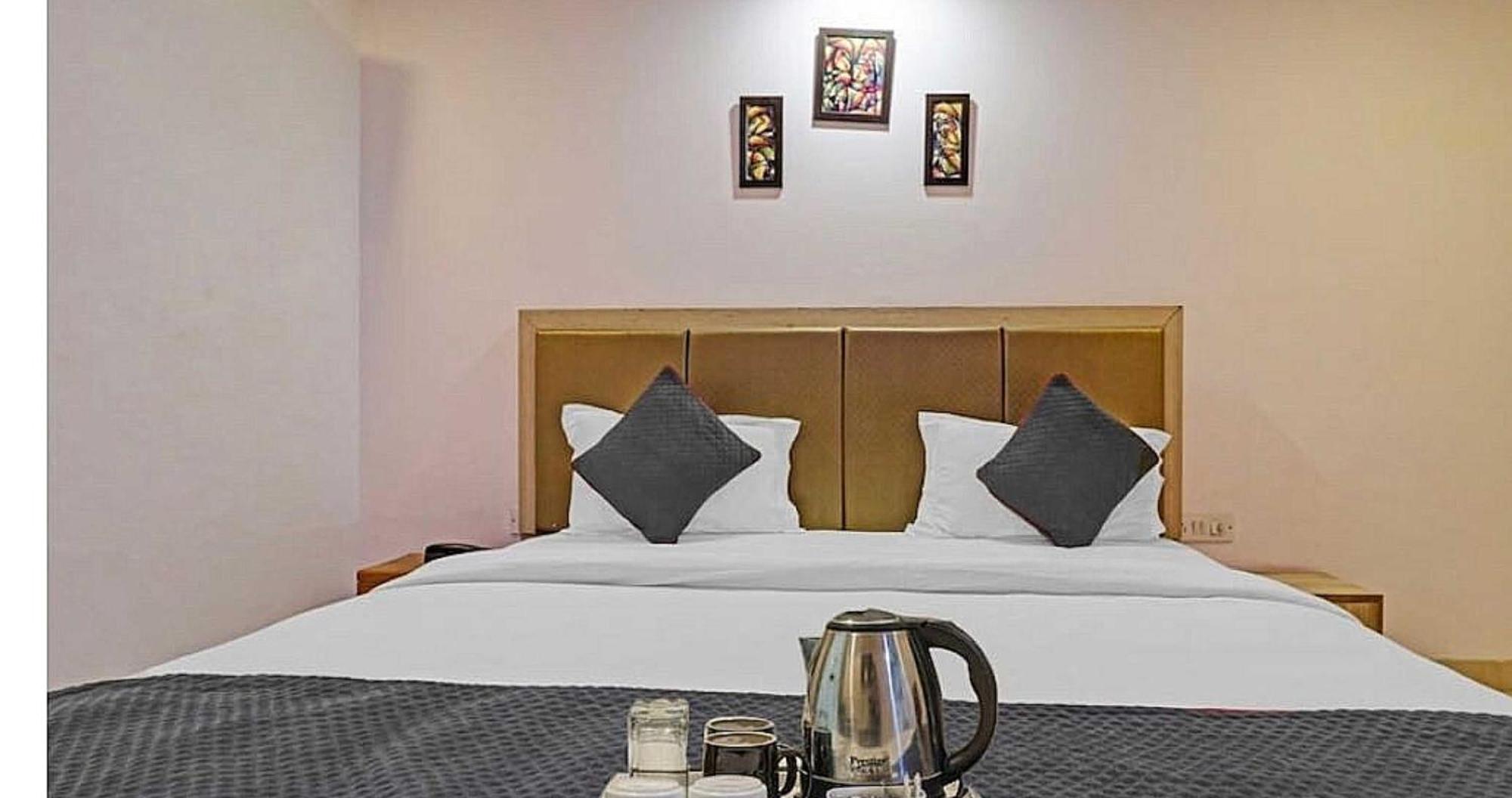 Super Hotel O Mahal Nuova Delhi Esterno foto