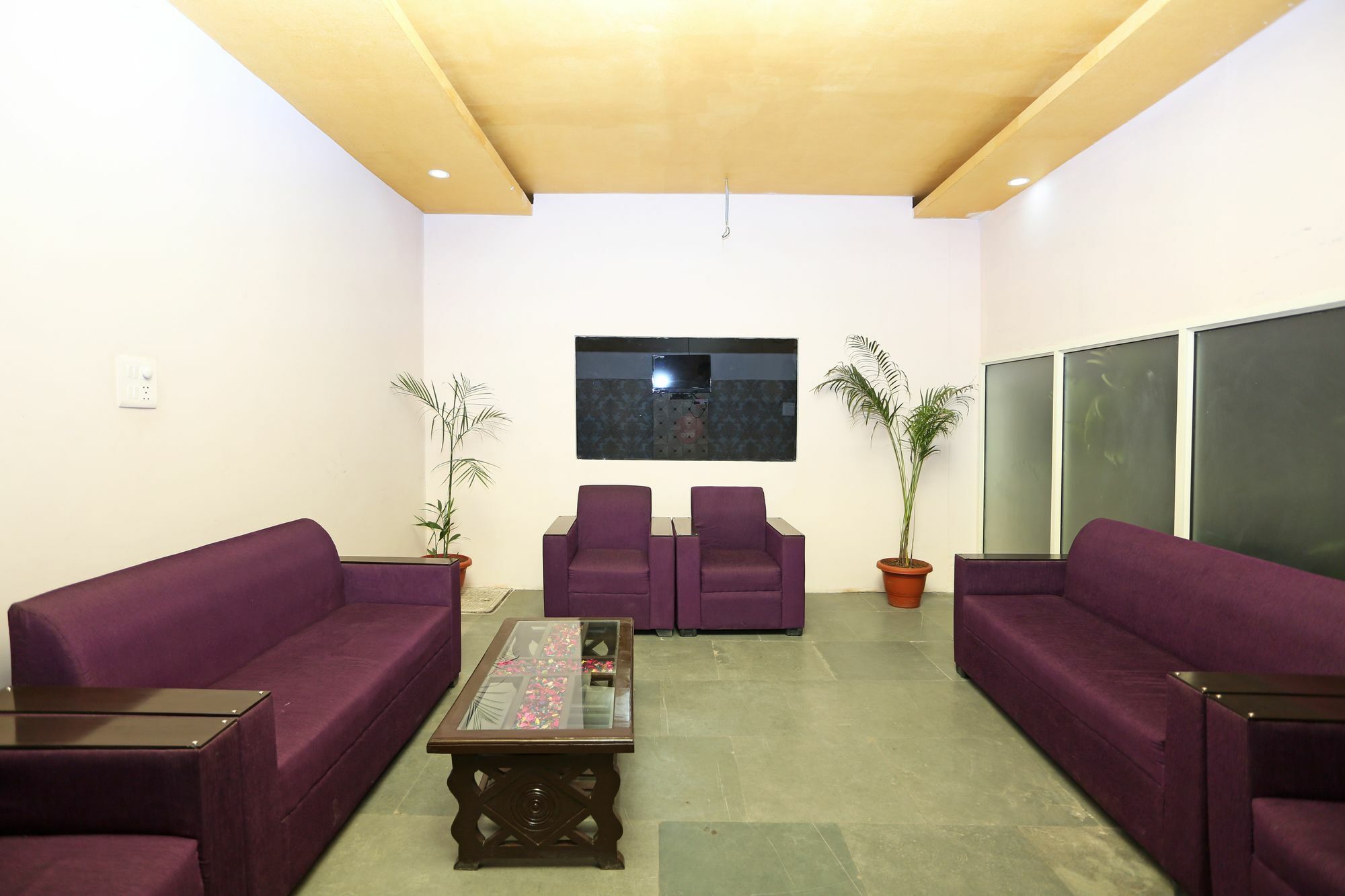 Super Hotel O Mahal Nuova Delhi Esterno foto
